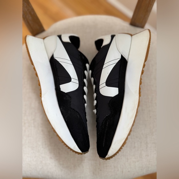 Steve Madden Julez Platform Sneaker • Black/White • 8.5